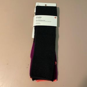 lululemon maroon leg warmers